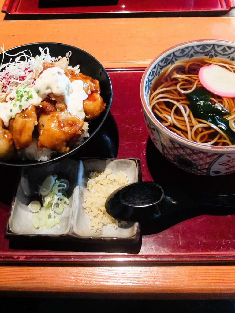 Lunchtime in Tokyo | © Manuela Holert