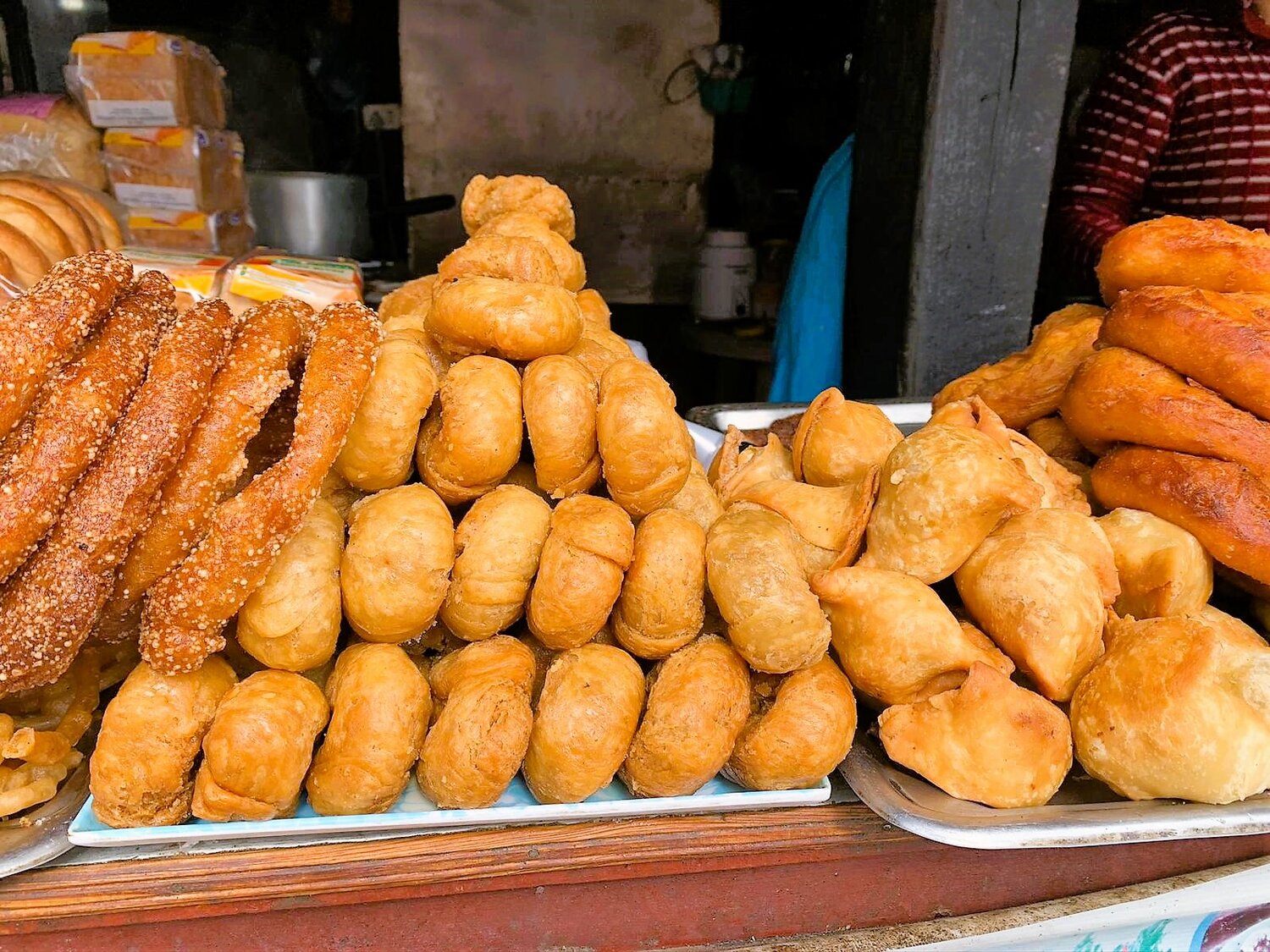 Kleine frittierte Köstlichkeiten, auch bekannt als Samosas. | © Constanze Schwarz